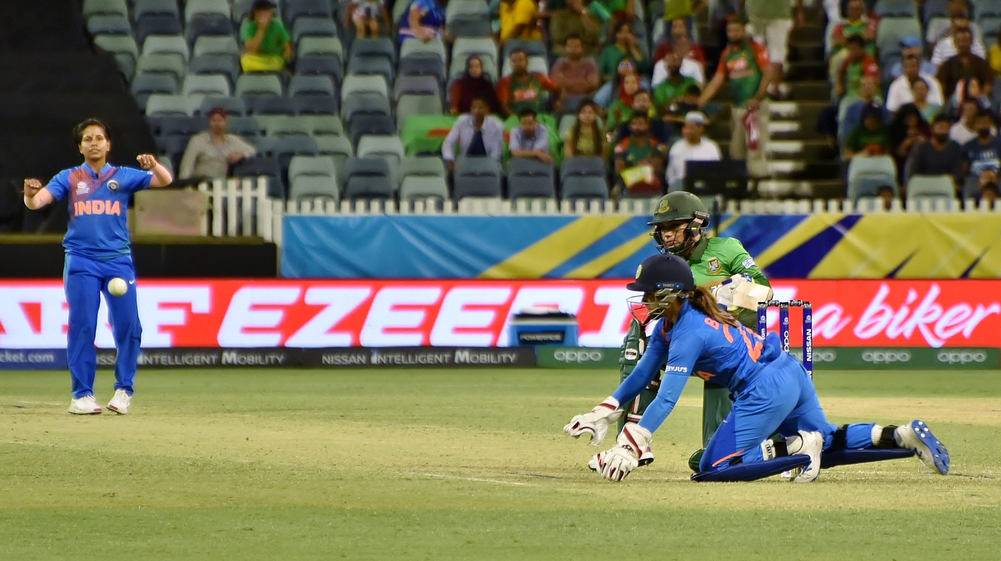 Bangladesh Women's Fast Bowling Run-Up & Delivery Action on the Turf